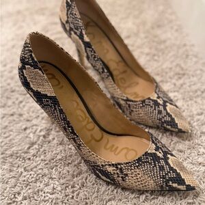 Sam Edelman Beige and Black Snakeskin Heels